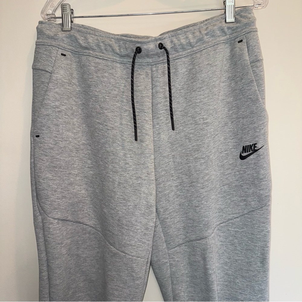 Nike Men’s Gray Fleece Joggers Sweatpants with Tapered Fit, Size L
